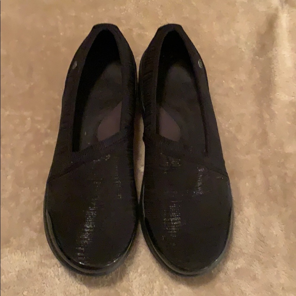 Black shiny shoes perfect for nurses & teachers
